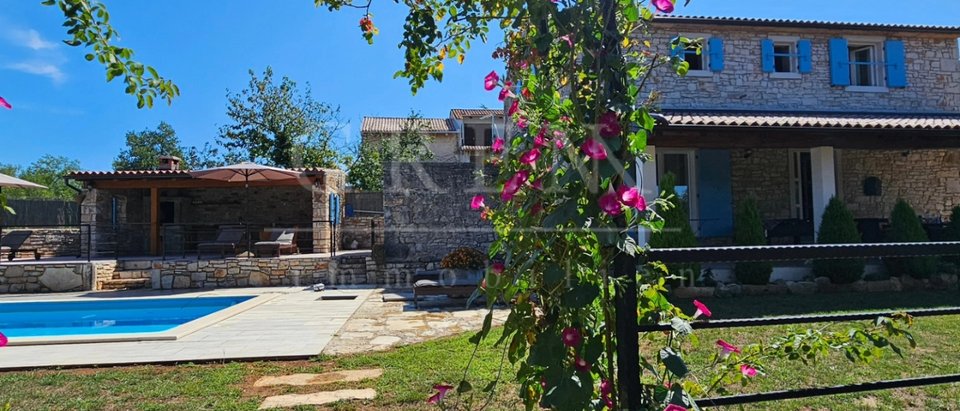 Istrian stone house with a large garden, 10 km from the sea