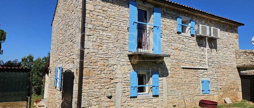 Istrian stone house with a large garden, 10 km from the sea