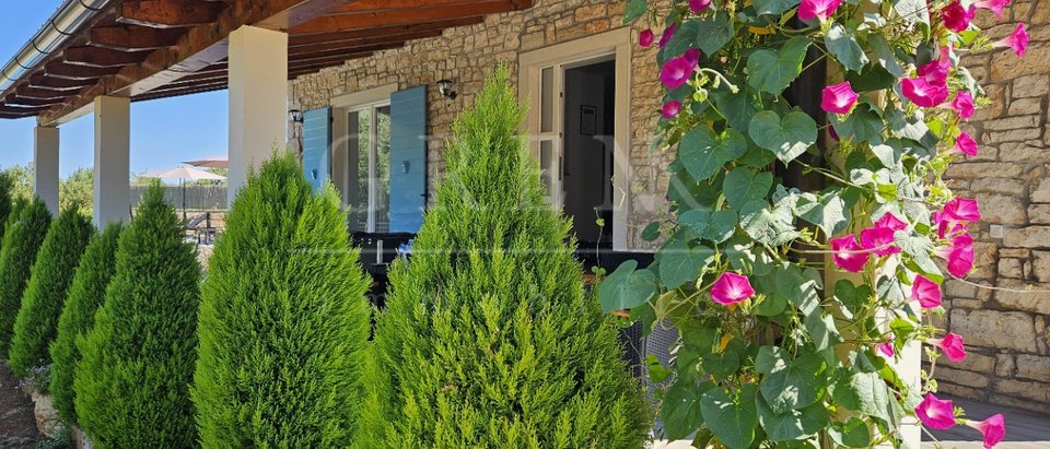 Istrian stone house with a large garden, 10 km from the sea