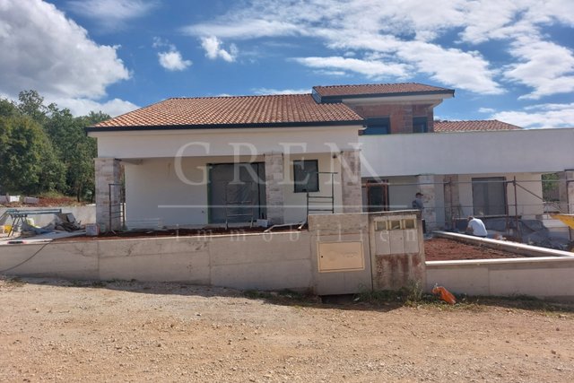 Semi-detached house with sea view