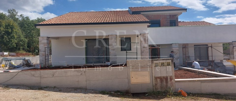 Semi-detached house with sea view