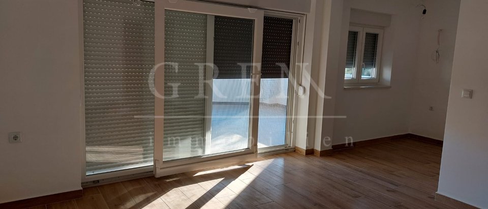 Kuća sa 2 apartmana, Pag Mandre, 120 m2, 150 m od mora, PRILIKA