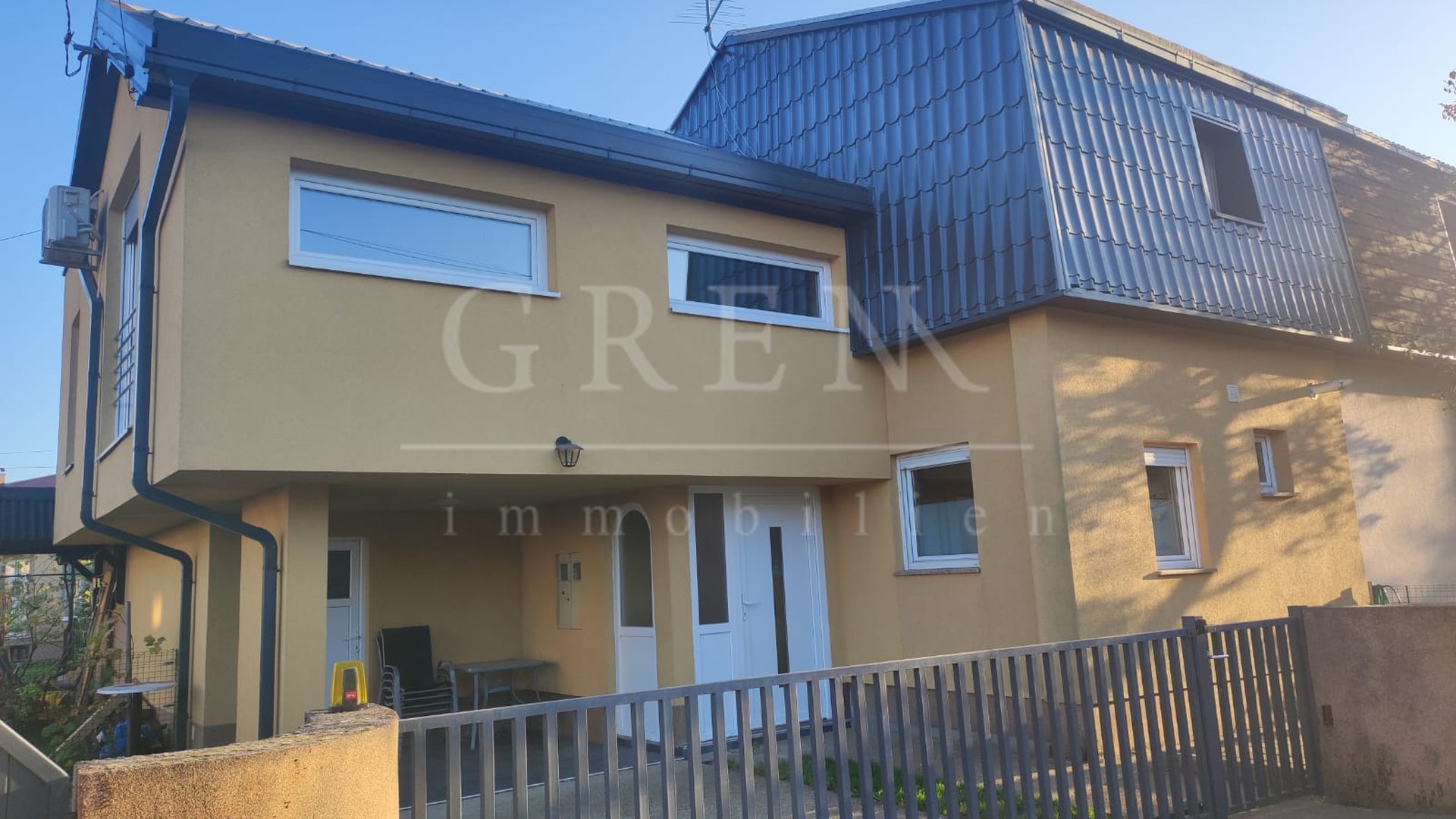 Dvojna kuća 140 m2, centar V. Gorice - 250.000€