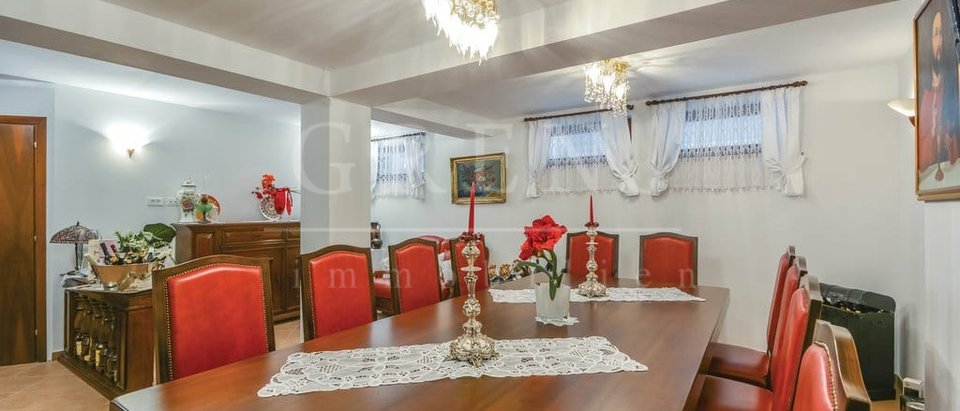 House, 402 m2, For Sale, Poreč