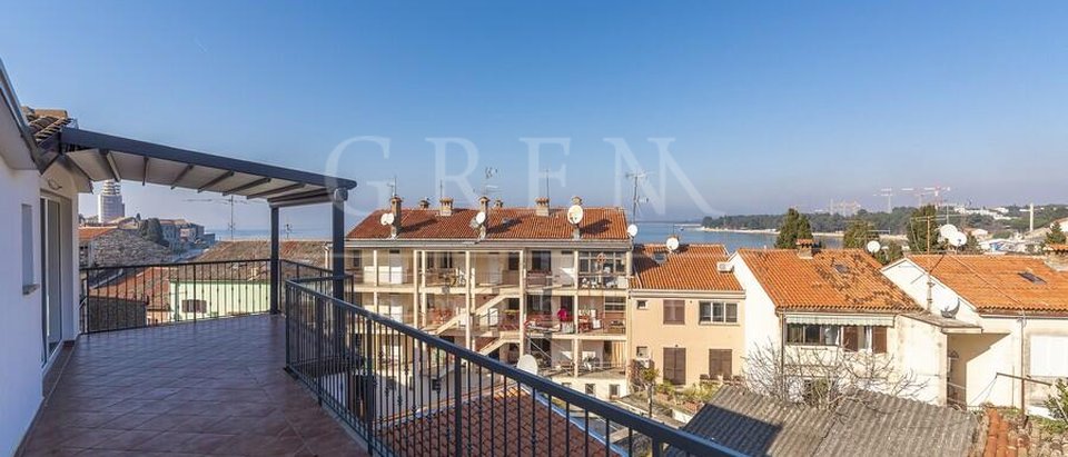 Penthouse in the center of Porec sea view