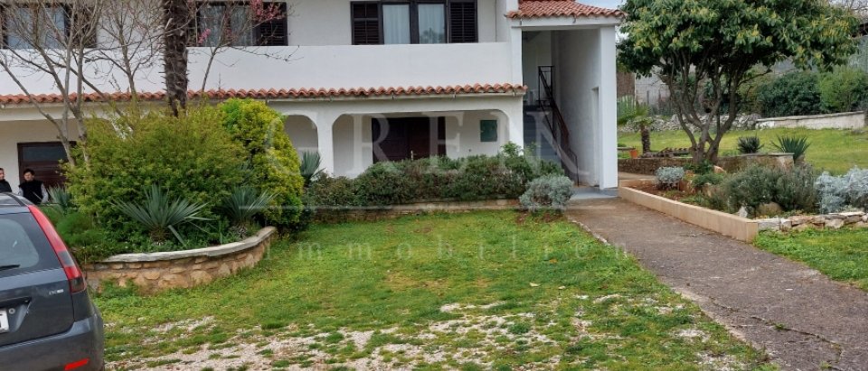 House 17 km from Poreč with a large garden and sea view
