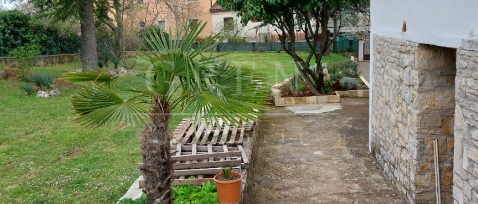House 17 km from Poreč with a large garden and sea view