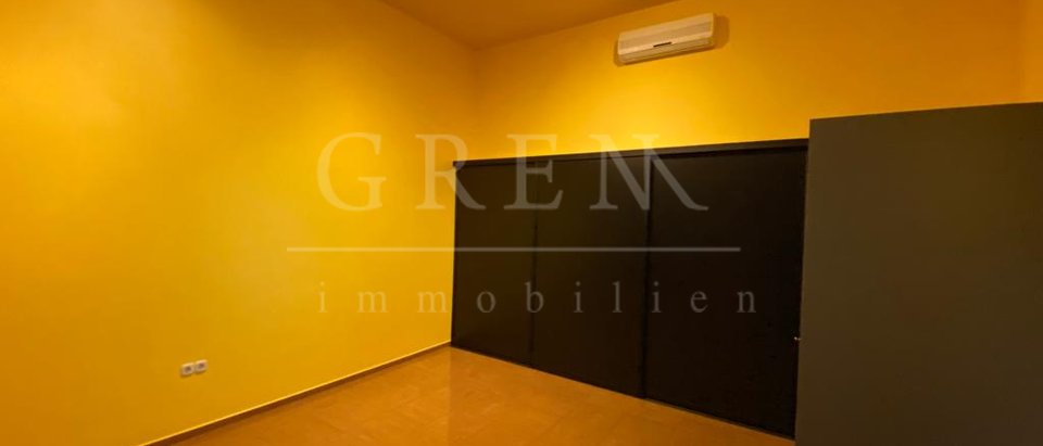 Commercial Property, 26 m2, For Rent, Zagreb - Donji Grad
